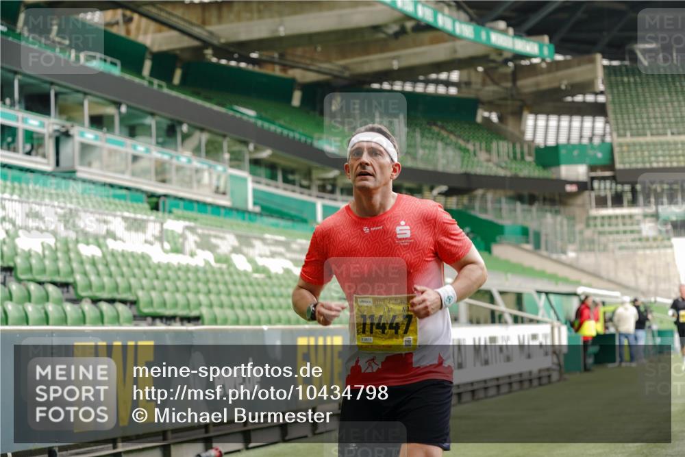 13.09.2026 - 21. swb-Marathon Bremen Michael Burmester http://msf.ph/oto/10434798 13.09.2026 10:25:14 Laufen im Stadion 10143, 10312, 10328, 10336, 10337, 10342, 10346, 10358, 10398, 10456, 10520, 10593, 10618, 10632, 10742, 10775, 10806, 10816, 10861, 10972, 10987, 10988, 11019, 11020, 11042, 11088, 11108, 11143, 11201, 11265, 11312, 11375, 11442, 11447, 11468, 11527, 11607, 11615, 11628, 11630, 11632, 11704, 11758, 11779, 11826, 11895, 11903, 11948, 12246, 12281, 12406, 12426, 12442, 12468, 12469, 12477, 12525, 13520, 13566, 13580, 13585, 13586 meine-sportfotos.de