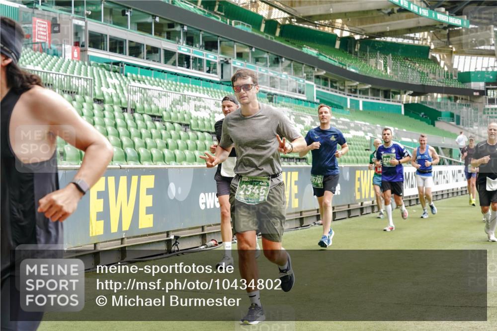 13.09.2026 - 21. swb-Marathon Bremen Michael Burmester http://msf.ph/oto/10434802 13.09.2026 13:05:17 Laufen im Stadion 178, 209, 217, 244, 323, 394, 534, 536, 565, 647, 784, 891, 900, 1073, 1239, 1243, 1274, 1307, 1308, 1343, 1373, 1380, 1456, 1479, 1533, 1581, 1627, 1653, 1656, 1687, 1780, 1914, 1932, 1941, 2023, 2076, 2089, 2126, 2241, 2244, 2265, 2301, 2310, 2369, 2393, 2430, 2452, 2464, 2602, 2723, 2742, 2764, 2851, 2867, 2872, 2891, 2910, 2919, 2957, 2959, 2985, 3028, 3030, 3115, 3217, 3278, 3320, 3343, 3419, 3425, 3444, 3454, 3485, 3521, 3796, 3909, 242 meine-sportfotos.de