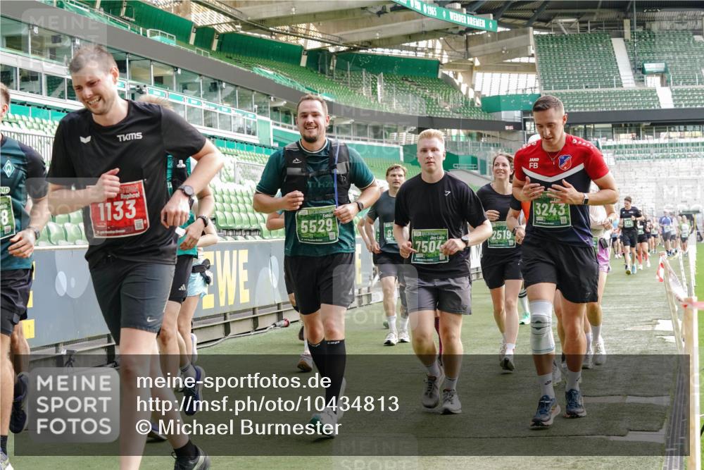 13.09.2026 - 21. swb-Marathon Bremen Michael Burmester http://msf.ph/oto/10434813 13.09.2026 13:33:31 Laufen im Stadion 155, 344, 350, 428, 490, 594, 679, 690, 709, 765, 786, 787, 916, 1001, 1048, 1051, 1098, 1133, 1292, 1377, 1427, 1444, 1557, 1591, 1592, 1661, 1703, 1760, 1827, 1923, 1996, 2077, 2132, 2226, 2230, 2231, 2270, 2274, 2320, 2374, 2399, 2400, 2451, 2456, 2479, 2511, 2514, 2515, 2523, 2539, 2543, 2556, 2616, 2630, 2641, 2649, 2718, 2735, 2757, 2769, 2787, 2848, 2982, 3014, 3345, 3350, 3443, 3503, 3577, 3601, 3614, 3746, 3797, 3875, 3901, 3911, 3952, 4001 meine-sportfotos.de