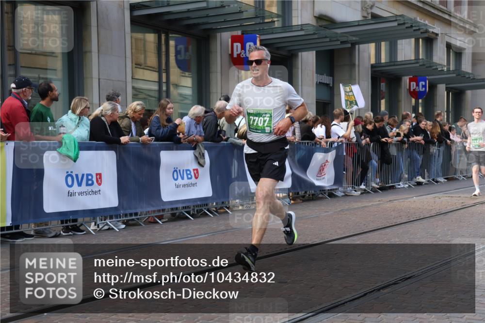 13.09.2026 - 21. swb-Marathon Bremen Strokosch-Dieckow http://msf.ph/oto/10434832 13.09.2026 13:13:31 Ziel 524, 670, 683, 1704, 1707, 1937, 2422, 2767, 3236, 3413, 5443, 6451, 7210, 7283, 7707, 9426, 9635, 9884, 13099, 280, 621, 779, 987, 2130, 2360, 2401, 2767, 2882, 2962, 3566, 4582, 5345, 5769, 6038, 6394, 6407, 7493, 8197, 8464, 8477, 8568, 8840, 8963, 9442 meine-sportfotos.de