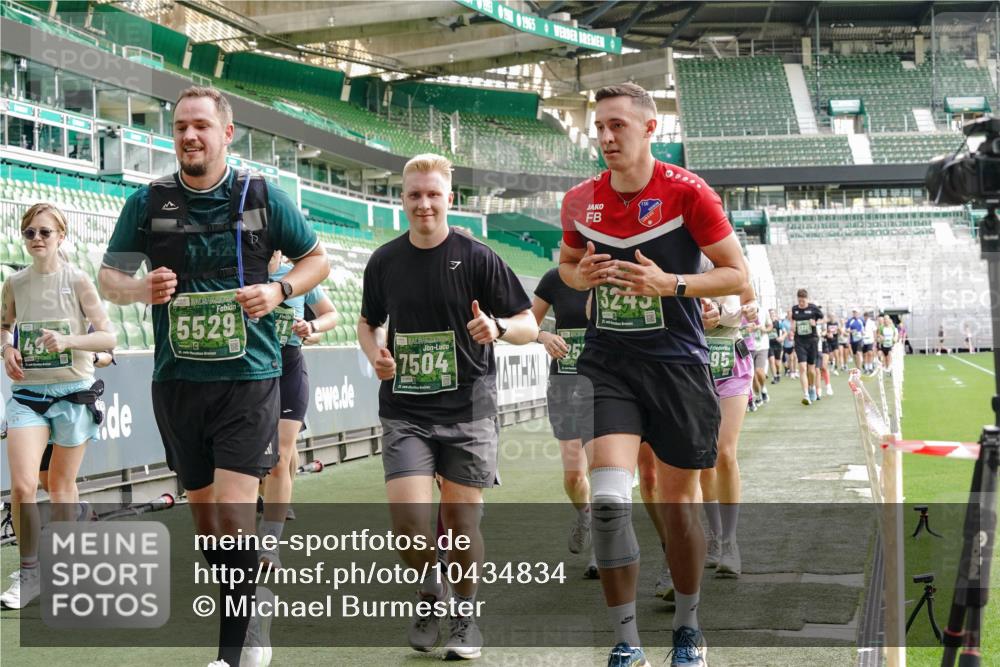 13.09.2026 - 21. swb-Marathon Bremen Michael Burmester http://msf.ph/oto/10434834 13.09.2026 13:33:32 Laufen im Stadion 155, 344, 350, 428, 490, 594, 679, 690, 709, 765, 786, 787, 916, 1001, 1048, 1051, 1098, 1133, 1292, 1377, 1427, 1444, 1557, 1591, 1592, 1661, 1703, 1760, 1827, 1923, 1996, 2077, 2132, 2226, 2230, 2231, 2270, 2274, 2320, 2374, 2399, 2400, 2451, 2456, 2479, 2511, 2514, 2515, 2523, 2539, 2543, 2556, 2616, 2630, 2641, 2649, 2718, 2735, 2757, 2769, 2787, 2848, 2982, 3014, 3345, 3350, 3443, 3503, 3577, 3601, 3614, 3746, 3797, 3875, 3901, 3911, 3952, 4001 meine-sportfotos.de