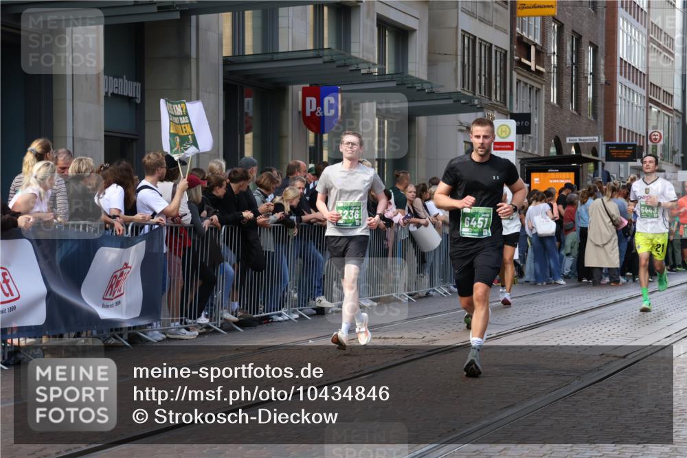 13.09.2026 - 21. swb-Marathon Bremen Strokosch-Dieckow http://msf.ph/oto/10434846 13.09.2026 13:13:32 Ziel 524, 670, 683, 1704, 1707, 1937, 2422, 2824, 3236, 3413, 5443, 5610, 6451, 7210, 7283, 7707, 9426, 9635, 9884, 13099, 280, 621, 779, 2130, 2360, 2401, 2767, 2882, 2962, 3566, 4582, 5345, 5769, 6038, 6394, 6407, 7493, 8197, 8464, 8477, 8568, 8840, 8963, 9442 meine-sportfotos.de