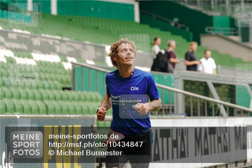 13.09.2026 - 21. swb-Marathon Bremen Michael Burmester http://msf.ph/oto/10434847 13.09.2026 12:37:08 Laufen im Stadion 365, 466, 658, 850, 1090, 1288, 1385, 1485, 1583, 1754, 1993, 2073, 2585, 3617, 7244, 7692, 7768, 8075, 8081, 8729, 13033, 299, 525, 919, 1089, 1212, 1606, 1629, 2072, 5428, 7741 meine-sportfotos.de