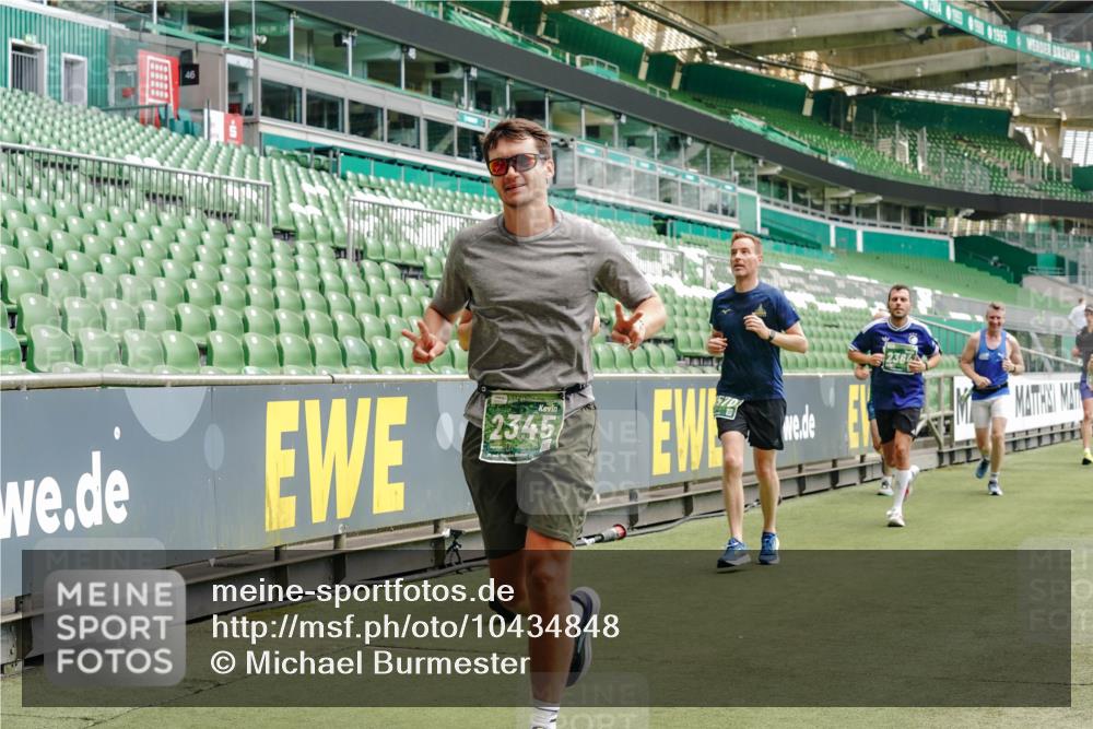 13.09.2026 - 21. swb-Marathon Bremen Michael Burmester http://msf.ph/oto/10434848 13.09.2026 13:05:17 Laufen im Stadion 178, 209, 217, 244, 323, 394, 534, 536, 565, 647, 784, 891, 900, 1073, 1239, 1243, 1274, 1307, 1308, 1343, 1373, 1380, 1456, 1479, 1533, 1581, 1627, 1653, 1656, 1687, 1780, 1914, 1932, 1941, 2023, 2076, 2089, 2126, 2241, 2244, 2265, 2301, 2310, 2369, 2393, 2430, 2452, 2464, 2602, 2723, 2742, 2764, 2851, 2867, 2872, 2891, 2910, 2919, 2957, 2959, 2985, 3028, 3030, 3115, 3217, 3278, 3320, 3343, 3419, 3425, 3444, 3454, 3485, 3521, 3796, 3909, 242 meine-sportfotos.de