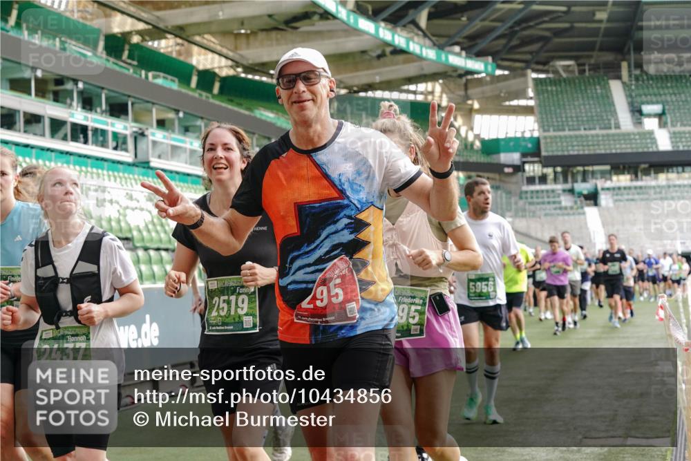 13.09.2026 - 21. swb-Marathon Bremen Michael Burmester http://msf.ph/oto/10434856 13.09.2026 13:33:34 Laufen im Stadion 155, 344, 350, 428, 490, 594, 679, 690, 709, 765, 786, 787, 916, 1001, 1026, 1048, 1051, 1098, 1133, 1292, 1377, 1444, 1557, 1591, 1592, 1661, 1703, 1760, 1827, 1923, 1996, 2077, 2132, 2226, 2230, 2231, 2270, 2274, 2320, 2374, 2399, 2400, 2451, 2456, 2479, 2511, 2514, 2515, 2523, 2539, 2543, 2556, 2616, 2630, 2641, 2649, 2718, 2735, 2757, 2769, 2787, 2848, 2982, 3014, 3345, 3350, 3443, 3503, 3577, 3601, 3614, 3720, 3746, 3797, 3875, 3901, 3911, 3952, 4001 meine-sportfotos.de