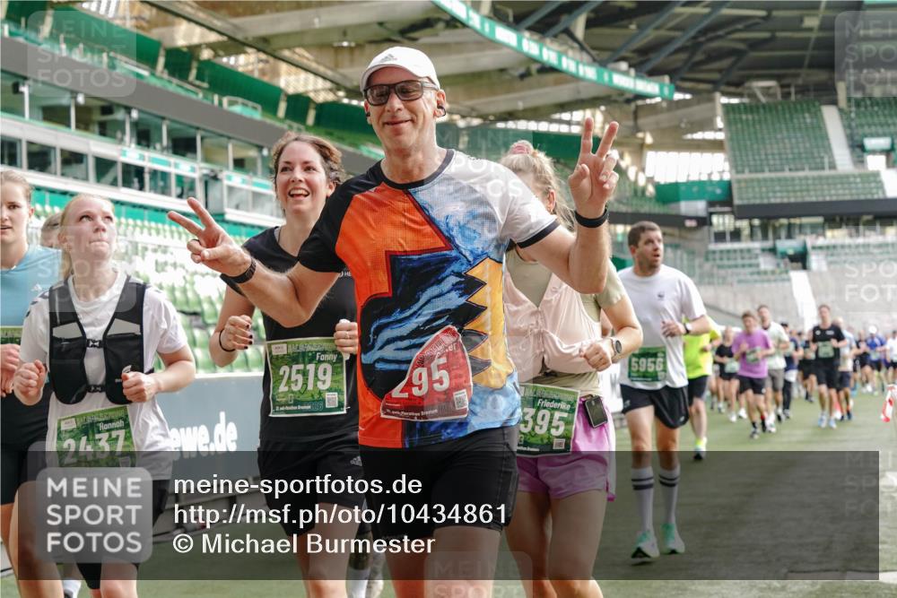 13.09.2026 - 21. swb-Marathon Bremen Michael Burmester http://msf.ph/oto/10434861 13.09.2026 13:33:34 Laufen im Stadion 155, 344, 350, 428, 490, 594, 679, 690, 709, 765, 786, 787, 916, 1001, 1026, 1048, 1051, 1098, 1133, 1292, 1377, 1444, 1557, 1591, 1592, 1661, 1703, 1760, 1827, 1923, 1996, 2077, 2132, 2226, 2230, 2231, 2270, 2274, 2320, 2374, 2399, 2400, 2451, 2456, 2479, 2511, 2514, 2515, 2523, 2539, 2543, 2556, 2616, 2630, 2641, 2649, 2718, 2735, 2757, 2769, 2787, 2848, 2982, 3014, 3345, 3350, 3443, 3503, 3577, 3601, 3614, 3720, 3746, 3797, 3875, 3901, 3911, 3952, 4001 meine-sportfotos.de