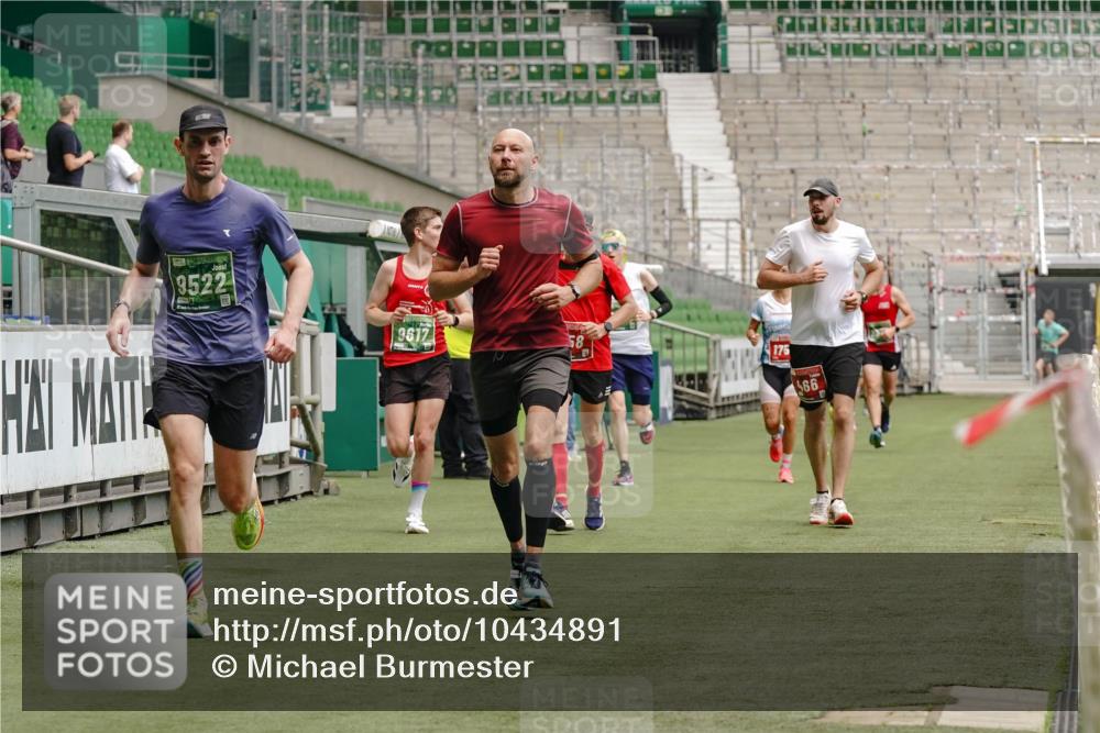13.09.2026 - 21. swb-Marathon Bremen Michael Burmester http://msf.ph/oto/10434891 13.09.2026 12:37:14 Laufen im Stadion 365, 466, 658, 850, 1090, 1288, 1385, 1485, 1583, 1604, 1754, 1993, 2073, 2585, 3617, 7244, 7768, 8075, 8081, 8729, 13033, 250, 272, 299, 525, 919, 1089, 1212, 1606, 2072, 5428, 7741 meine-sportfotos.de