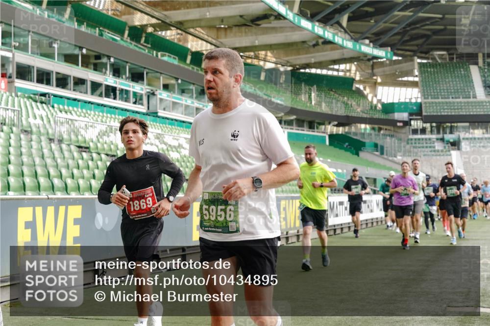 13.09.2026 - 21. swb-Marathon Bremen Michael Burmester http://msf.ph/oto/10434895 13.09.2026 13:33:36 Laufen im Stadion 155, 344, 350, 428, 490, 594, 679, 690, 709, 765, 786, 787, 916, 1001, 1026, 1048, 1051, 1098, 1133, 1292, 1377, 1444, 1557, 1591, 1592, 1661, 1703, 1760, 1827, 1923, 1996, 2077, 2132, 2226, 2230, 2231, 2270, 2274, 2320, 2374, 2399, 2400, 2451, 2456, 2479, 2511, 2514, 2515, 2523, 2539, 2543, 2556, 2616, 2630, 2641, 2649, 2718, 2735, 2757, 2769, 2787, 2848, 2982, 3014, 3345, 3350, 3443, 3503, 3577, 3601, 3614, 3708, 3709, 3720, 3797, 3875, 3901, 3911, 3952, 4001 meine-sportfotos.de