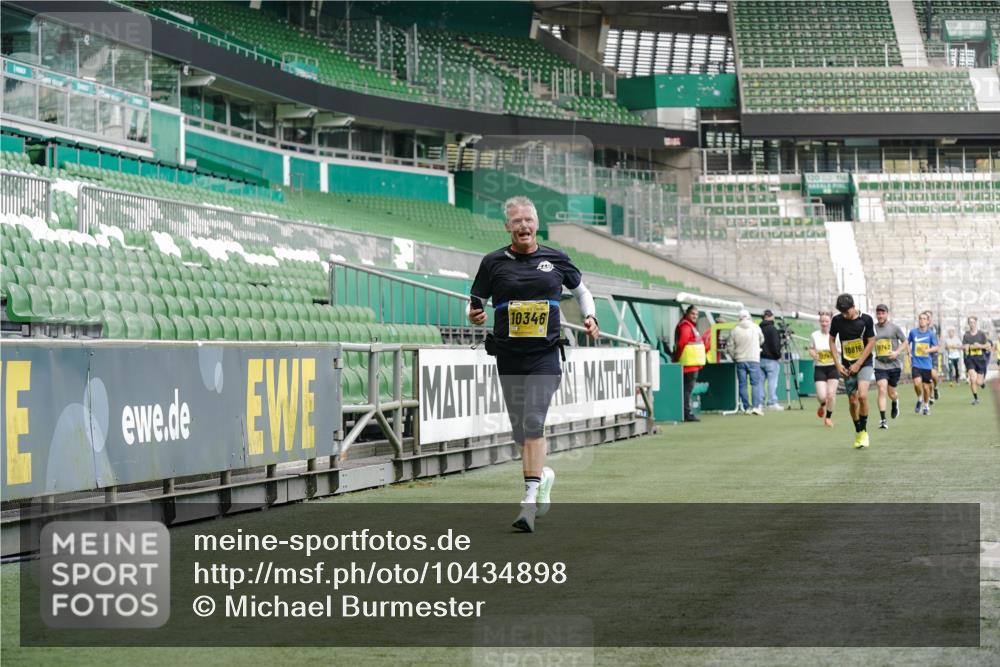 13.09.2026 - 21. swb-Marathon Bremen Michael Burmester http://msf.ph/oto/10434898 13.09.2026 10:25:22 Laufen im Stadion 10143, 10228, 10312, 10328, 10336, 10337, 10342, 10346, 10358, 10398, 10454, 10456, 10593, 10618, 10632, 10742, 10775, 10806, 10816, 10861, 10972, 10987, 10988, 11019, 11020, 11042, 11088, 11108, 11143, 11187, 11201, 11265, 11312, 11375, 11442, 11447, 11468, 11527, 11607, 11615, 11628, 11630, 11632, 11704, 11758, 11779, 11826, 11895, 11948, 12246, 12281, 12406, 12426, 12442, 12468, 12469, 12477, 12525, 13520, 13585, 13586 meine-sportfotos.de