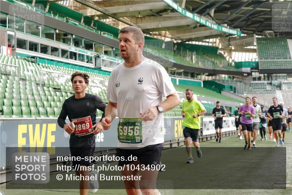 13.09.2026 - 21. swb-Marathon Bremen Michael Burmester http://msf.ph/oto/10434902 13.09.2026 13:33:36 Laufen im Stadion 155, 344, 350, 428, 490, 594, 679, 690, 709, 765, 786, 787, 916, 1001, 1026, 1048, 1051, 1098, 1133, 1292, 1377, 1444, 1557, 1591, 1592, 1661, 1703, 1760, 1827, 1923, 1996, 2077, 2132, 2226, 2230, 2231, 2270, 2274, 2320, 2374, 2399, 2400, 2451, 2456, 2479, 2511, 2514, 2515, 2523, 2539, 2543, 2556, 2616, 2630, 2641, 2649, 2718, 2735, 2757, 2769, 2787, 2848, 2982, 3014, 3345, 3350, 3443, 3503, 3577, 3601, 3614, 3708, 3709, 3720, 3797, 3875, 3901, 3911, 3952, 4001 meine-sportfotos.de