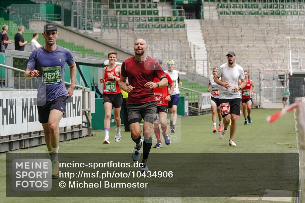 13.09.2026 - 21. swb-Marathon Bremen Michael Burmester http://msf.ph/oto/10434906 13.09.2026 12:37:14 Laufen im Stadion 365, 466, 658, 850, 1090, 1288, 1385, 1485, 1583, 1604, 1754, 1993, 2073, 2585, 3617, 7244, 7768, 8075, 8081, 8729, 13033, 250, 272, 299, 525, 919, 1089, 1212, 1606, 2072, 5428, 7741 meine-sportfotos.de