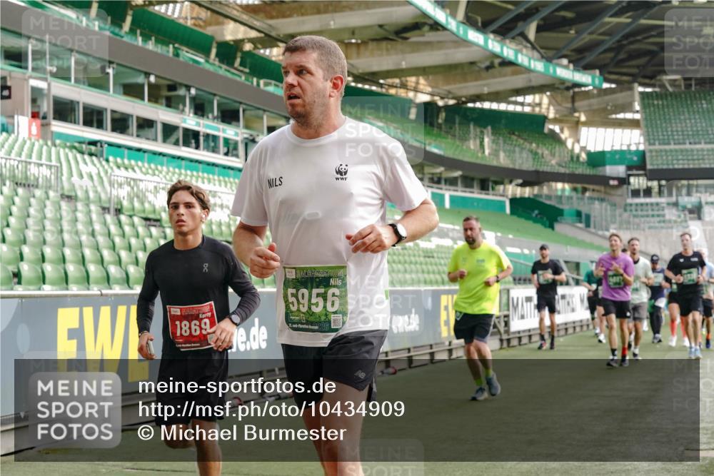 13.09.2026 - 21. swb-Marathon Bremen Michael Burmester http://msf.ph/oto/10434909 13.09.2026 13:33:36 Laufen im Stadion 155, 344, 350, 428, 490, 594, 679, 690, 709, 765, 786, 787, 916, 1001, 1026, 1048, 1051, 1098, 1133, 1292, 1377, 1444, 1557, 1591, 1592, 1661, 1703, 1760, 1827, 1923, 1996, 2077, 2132, 2226, 2230, 2231, 2270, 2274, 2320, 2374, 2399, 2400, 2451, 2456, 2479, 2511, 2514, 2515, 2523, 2539, 2543, 2556, 2616, 2630, 2641, 2649, 2718, 2735, 2757, 2769, 2787, 2848, 2982, 3014, 3345, 3350, 3443, 3503, 3577, 3601, 3614, 3708, 3709, 3720, 3797, 3875, 3901, 3911, 3952, 4001 meine-sportfotos.de