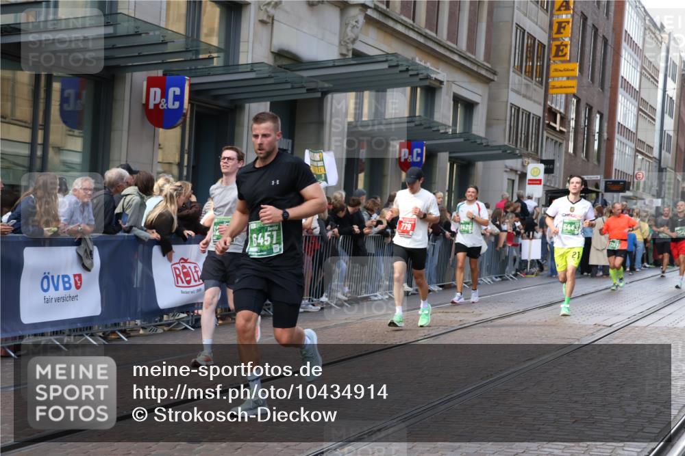 13.09.2026 - 21. swb-Marathon Bremen Strokosch-Dieckow http://msf.ph/oto/10434914 13.09.2026 13:13:34 Ziel 524, 670, 683, 1433, 1704, 1707, 1937, 2422, 2701, 2824, 3236, 3413, 5443, 5593, 5610, 6451, 7210, 7283, 7707, 8118, 9426, 9635, 9884, 10105, 13099, 280, 779, 2130, 2360, 2401, 2767, 2882, 2962, 3566, 6038, 6394, 6407, 7493, 8197, 8464, 8477, 8568, 8840, 8963, 9442 meine-sportfotos.de