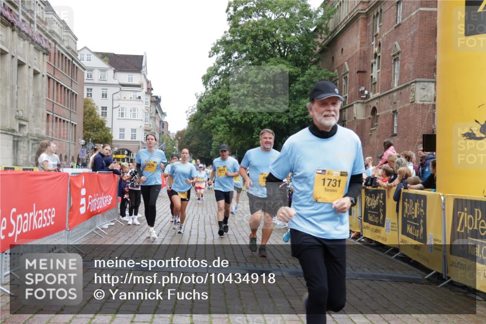13.09.2026 - Kiel Lauf Yannick Fuchs http://msf.ph/oto/10434918 13.09.2026 09:48:39 Ziel 467, 1731, 2676, 3509, 3843, 5784, 6239, 7071, 7432, 7448, 8455, 9382, 9384, 10458, 10729, 11054, 11694, 872, 1047, 1227, 1493, 1976, 2656, 2671, 2943, 2970, 4219, 4350, 4467, 5185, 5518, 5825, 6464, 7070, 7247, 7481, 8080, 9755, 10200, 11954, 830, 1547, 2047, 2663, 2852, 2921, 3418, 3550, 4961, 6065, 6362, 6593, 9209, 9691, 10092, 10961, 11184, 11294, 12614, 122, 366, 1227, 1713, 4288, 4467, 4710, 6242, 6809, 7258, 9694 meine-sportfotos.de