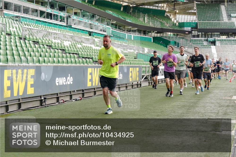13.09.2026 - 21. swb-Marathon Bremen Michael Burmester http://msf.ph/oto/10434925 13.09.2026 13:33:38 Laufen im Stadion 155, 350, 428, 490, 594, 679, 690, 709, 765, 786, 787, 916, 1001, 1026, 1048, 1051, 1098, 1133, 1292, 1377, 1444, 1557, 1591, 1592, 1661, 1703, 1760, 1772, 1827, 1923, 1996, 2077, 2132, 2226, 2230, 2231, 2274, 2320, 2374, 2399, 2400, 2451, 2456, 2479, 2511, 2514, 2515, 2523, 2539, 2543, 2556, 2616, 2630, 2641, 2649, 2718, 2735, 2757, 2769, 2787, 2848, 2982, 3014, 3345, 3350, 3443, 3503, 3577, 3601, 3614, 3708, 3709, 3720, 3797, 3875, 3901, 3911, 3952, 4001, 4014 meine-sportfotos.de