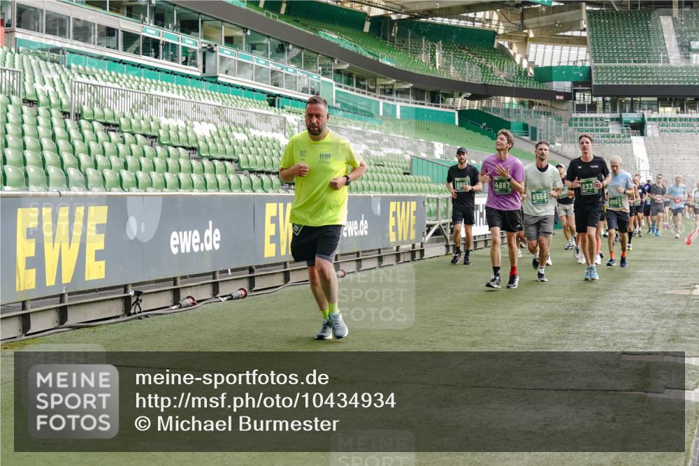 13.09.2026 - 21. swb-Marathon Bremen Michael Burmester http://msf.ph/oto/10434934 13.09.2026 13:33:38 Laufen im Stadion 155, 350, 428, 490, 594, 679, 690, 709, 765, 786, 787, 916, 1001, 1026, 1048, 1051, 1098, 1133, 1292, 1377, 1444, 1557, 1591, 1592, 1661, 1703, 1760, 1772, 1827, 1923, 1996, 2077, 2132, 2226, 2230, 2231, 2274, 2320, 2374, 2399, 2400, 2451, 2456, 2479, 2511, 2514, 2515, 2523, 2539, 2543, 2556, 2616, 2630, 2641, 2649, 2718, 2735, 2757, 2769, 2787, 2848, 2982, 3014, 3345, 3350, 3443, 3503, 3577, 3601, 3614, 3708, 3709, 3720, 3797, 3875, 3901, 3911, 3952, 4001, 4014 meine-sportfotos.de