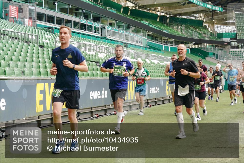 13.09.2026 - 21. swb-Marathon Bremen Michael Burmester http://msf.ph/oto/10434935 13.09.2026 13:05:19 Laufen im Stadion 178, 209, 217, 244, 323, 394, 534, 536, 565, 647, 784, 891, 900, 1073, 1239, 1243, 1274, 1307, 1308, 1343, 1373, 1380, 1456, 1479, 1533, 1581, 1627, 1653, 1656, 1687, 1780, 1914, 1932, 1941, 2023, 2076, 2089, 2126, 2241, 2244, 2265, 2301, 2310, 2355, 2369, 2393, 2430, 2452, 2464, 2602, 2723, 2742, 2764, 2851, 2867, 2872, 2891, 2910, 2919, 2957, 2959, 2985, 3028, 3030, 3115, 3217, 3278, 3320, 3343, 3419, 3425, 3444, 3454, 3485, 3521, 3796, 3909, 242 meine-sportfotos.de