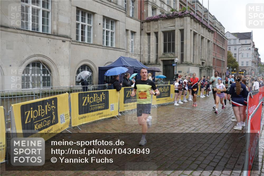 13.09.2026 - Kiel Lauf Yannick Fuchs http://msf.ph/oto/10434949 13.09.2026 11:45:05 Ziel  meine-sportfotos.de