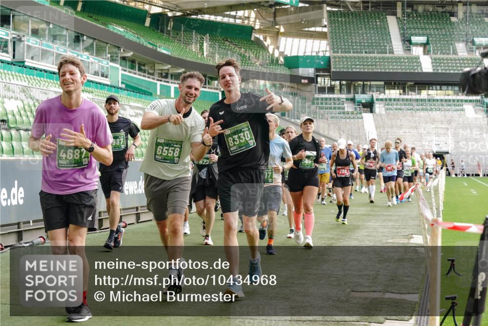 13.09.2026 - 21. swb-Marathon Bremen Michael Burmester http://msf.ph/oto/10434968 13.09.2026 13:33:41 Laufen im Stadion 155, 350, 428, 490, 594, 679, 690, 709, 765, 786, 787, 916, 1001, 1026, 1048, 1051, 1098, 1292, 1377, 1444, 1557, 1591, 1592, 1607, 1661, 1703, 1760, 1772, 1827, 1923, 1996, 2077, 2132, 2226, 2230, 2231, 2274, 2320, 2374, 2399, 2400, 2451, 2456, 2479, 2511, 2514, 2515, 2523, 2539, 2543, 2556, 2616, 2630, 2641, 2649, 2718, 2735, 2757, 2769, 2787, 2848, 2982, 3014, 3345, 3350, 3443, 3503, 3577, 3601, 3614, 3708, 3709, 3720, 3797, 3875, 3901, 3911, 3952, 4001, 4014 meine-sportfotos.de