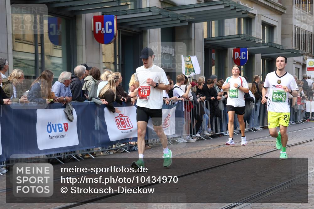 13.09.2026 - 21. swb-Marathon Bremen Strokosch-Dieckow http://msf.ph/oto/10434970 13.09.2026 13:13:35 Ziel 524, 670, 683, 1433, 1613, 1704, 1707, 1937, 2422, 2701, 2824, 3236, 3413, 5443, 5593, 5610, 6451, 7210, 7283, 7435, 7707, 8118, 9426, 9635, 9884, 10105, 13099, 280, 779, 2130, 2360, 2401, 2767, 2882, 2962, 3566, 6038, 6394, 6407, 7493, 8197, 8477, 8568, 8840, 8963, 9442 meine-sportfotos.de