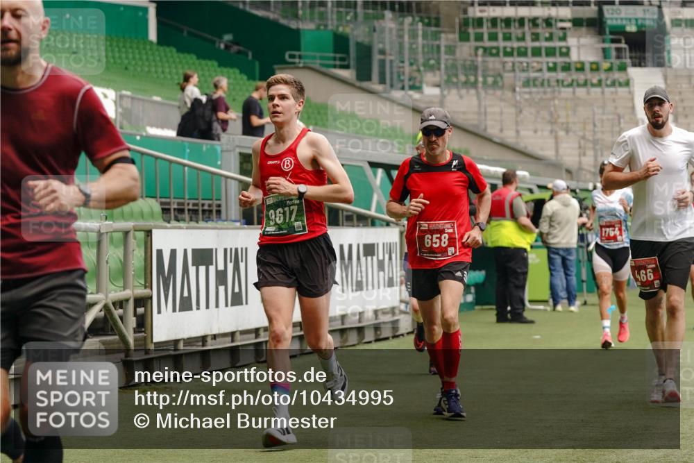 13.09.2026 - 21. swb-Marathon Bremen Michael Burmester http://msf.ph/oto/10434995 13.09.2026 12:37:17 Laufen im Stadion 365, 466, 658, 850, 895, 1090, 1288, 1385, 1485, 1583, 1604, 1754, 1993, 2073, 2585, 2670, 3617, 7244, 7768, 8075, 8081, 8729, 13033, 250, 272, 299, 525, 919, 1089, 1212, 1606, 2072, 5428, 7741 meine-sportfotos.de