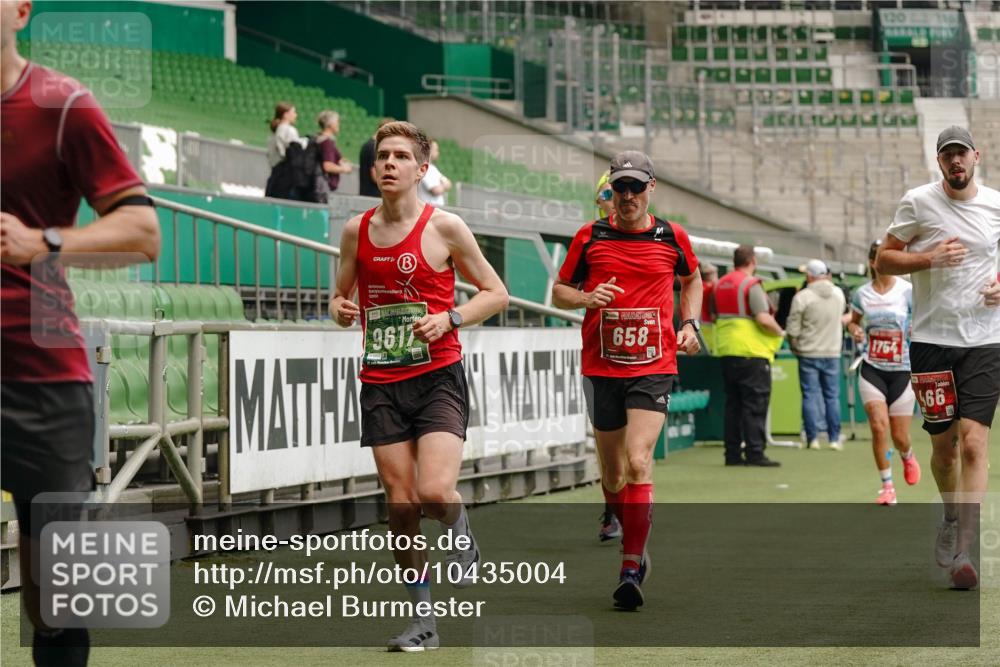 13.09.2026 - 21. swb-Marathon Bremen Michael Burmester http://msf.ph/oto/10435004 13.09.2026 12:37:17 Laufen im Stadion 365, 466, 658, 850, 895, 1090, 1288, 1385, 1485, 1583, 1604, 1754, 1993, 2073, 2585, 2670, 3617, 7244, 7768, 8075, 8081, 8729, 13033, 250, 272, 299, 525, 919, 1089, 1212, 1606, 2072, 5428, 7741 meine-sportfotos.de