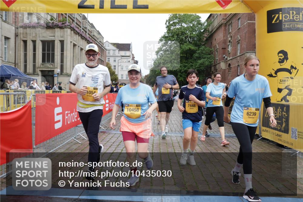 13.09.2026 - Kiel Lauf Yannick Fuchs http://msf.ph/oto/10435030 13.09.2026 09:48:47 Ziel 467, 830, 1547, 2047, 2663, 2676, 2852, 2921, 3509, 3843, 5784, 6239, 7071, 7432, 7448, 9209, 9382, 9384, 10458, 10729, 10961, 11054, 11184, 11694, 467, 1047, 1493, 1731, 1976, 2656, 2671, 2676, 2943, 2970, 4350, 5185, 5518, 5825, 6464, 7247, 8455, 10200, 10729, 11954, 2867, 3418, 3550, 4961, 6065, 6278, 6362, 6593, 8844, 9001, 9058, 9219, 9691, 10092, 11190, 11294, 11322, 11411, 12614, 872, 1227, 2970, 4219, 7070, 7247, 7481 meine-sportfotos.de