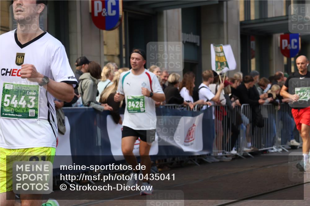 13.09.2026 - 21. swb-Marathon Bremen Strokosch-Dieckow http://msf.ph/oto/10435041 13.09.2026 13:13:37 Ziel 524, 670, 683, 1433, 1613, 1704, 1707, 1937, 2422, 2701, 2824, 3236, 3413, 5443, 5593, 5610, 6145, 6451, 7210, 7283, 7435, 7707, 7963, 8118, 8886, 9426, 9635, 9884, 10105, 779, 2130, 2360, 2401, 2767, 2882, 2962, 6038, 6394, 6407, 7493, 8197, 8477, 8568, 8840, 8963, 9442, 13099 meine-sportfotos.de
