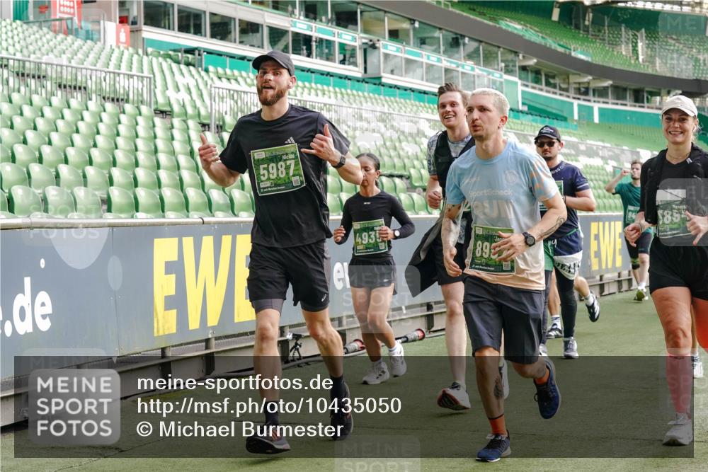 13.09.2026 - 21. swb-Marathon Bremen Michael Burmester http://msf.ph/oto/10435050 13.09.2026 13:33:44 Laufen im Stadion 155, 350, 428, 490, 594, 679, 690, 709, 765, 786, 787, 916, 1001, 1026, 1048, 1051, 1098, 1292, 1377, 1444, 1557, 1560, 1591, 1592, 1607, 1661, 1703, 1760, 1772, 1827, 1923, 1996, 2077, 2132, 2226, 2230, 2231, 2320, 2374, 2399, 2400, 2451, 2456, 2479, 2511, 2514, 2515, 2539, 2543, 2616, 2630, 2641, 2649, 2718, 2735, 2757, 2769, 2787, 2848, 2982, 3014, 3345, 3350, 3443, 3503, 3547, 3577, 3601, 3614, 3660, 3708, 3709, 3720, 3797, 3875, 3901, 3911, 3952, 4001, 4014 meine-sportfotos.de