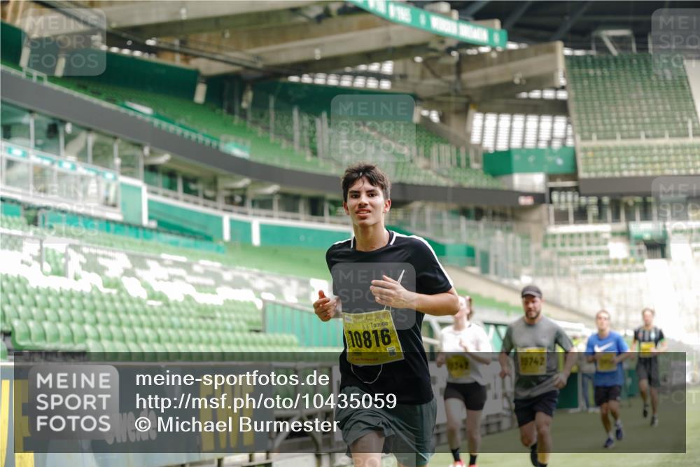 13.09.2026 - 21. swb-Marathon Bremen Michael Burmester http://msf.ph/oto/10435059 13.09.2026 10:25:29 Laufen im Stadion 10143, 10228, 10312, 10328, 10336, 10337, 10342, 10346, 10358, 10398, 10447, 10454, 10456, 10593, 10618, 10632, 10742, 10775, 10806, 10816, 10861, 10866, 10972, 10987, 10988, 11015, 11019, 11020, 11088, 11108, 11143, 11155, 11187, 11199, 11209, 11232, 11265, 11312, 11375, 11442, 11447, 11468, 11527, 11607, 11615, 11630, 11632, 11704, 11758, 11779, 11826, 11895, 11948, 12246, 12281, 12406, 12426, 12442, 12468, 12477, 12525, 13520, 13585, 13586 meine-sportfotos.de