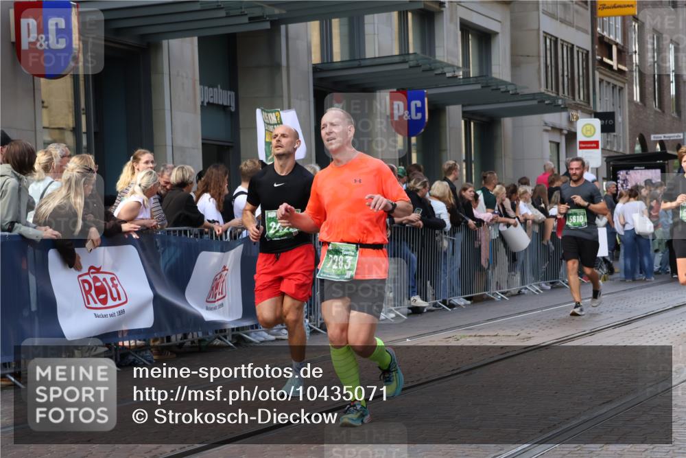 13.09.2026 - 21. swb-Marathon Bremen Strokosch-Dieckow http://msf.ph/oto/10435071 13.09.2026 13:13:38 Ziel 524, 670, 683, 1433, 1613, 1704, 1707, 1937, 2422, 2701, 2824, 3236, 3413, 5443, 5593, 5610, 6145, 6451, 7029, 7210, 7283, 7435, 7707, 7963, 8118, 8886, 9426, 9635, 9884, 10105, 779, 2130, 2360, 2401, 2767, 2882, 3413, 6038, 6394, 6407, 7493, 8477, 8568, 8840, 8963, 9442, 13099 meine-sportfotos.de
