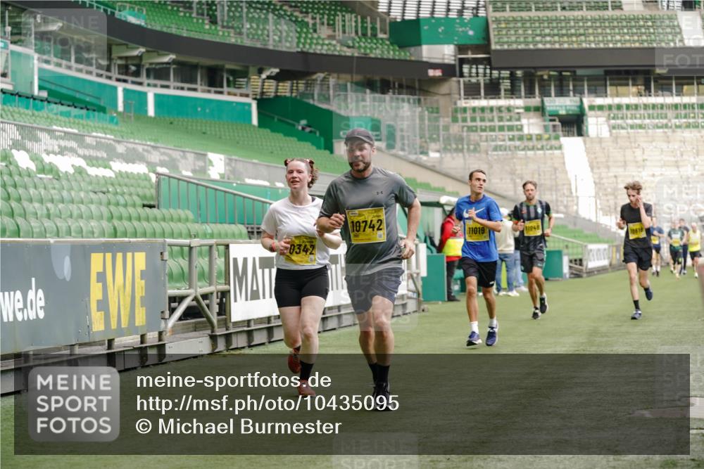 13.09.2026 - 21. swb-Marathon Bremen Michael Burmester http://msf.ph/oto/10435095 13.09.2026 10:25:30 Laufen im Stadion 10143, 10228, 10312, 10328, 10336, 10337, 10342, 10346, 10358, 10398, 10447, 10454, 10456, 10593, 10618, 10632, 10735, 10742, 10775, 10806, 10816, 10861, 10866, 10972, 10987, 10988, 11015, 11019, 11020, 11088, 11108, 11143, 11155, 11187, 11199, 11209, 11232, 11265, 11312, 11375, 11442, 11447, 11468, 11527, 11607, 11615, 11630, 11632, 11704, 11758, 11779, 11826, 11895, 11948, 12246, 12281, 12406, 12426, 12442, 12468, 12525, 13520, 13585, 13586 meine-sportfotos.de