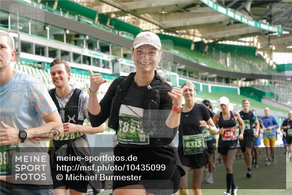 13.09.2026 - 21. swb-Marathon Bremen Michael Burmester http://msf.ph/oto/10435099 13.09.2026 13:33:46 Laufen im Stadion 155, 350, 428, 490, 594, 679, 690, 709, 765, 786, 787, 916, 1001, 1026, 1048, 1051, 1098, 1292, 1377, 1444, 1557, 1560, 1591, 1592, 1607, 1661, 1703, 1760, 1772, 1827, 1923, 1996, 2077, 2132, 2226, 2230, 2231, 2320, 2374, 2399, 2400, 2451, 2456, 2479, 2511, 2514, 2515, 2539, 2543, 2616, 2630, 2641, 2649, 2718, 2735, 2757, 2769, 2787, 2848, 2982, 3014, 3345, 3443, 3503, 3547, 3577, 3601, 3614, 3660, 3708, 3709, 3720, 3797, 3875, 3901, 3911, 3952, 4001, 4014 meine-sportfotos.de