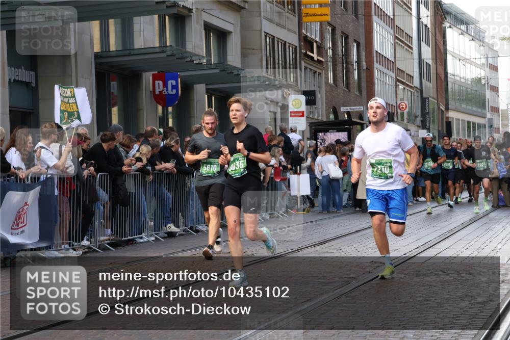 13.09.2026 - 21. swb-Marathon Bremen Strokosch-Dieckow http://msf.ph/oto/10435102 13.09.2026 13:13:40 Ziel 524, 670, 683, 1433, 1613, 1704, 1707, 1937, 2422, 2701, 2824, 3236, 5443, 5593, 5610, 6145, 6451, 7029, 7210, 7283, 7435, 7963, 8118, 8886, 9426, 9635, 9884, 10105, 779, 2130, 2360, 2401, 2767, 2882, 3413, 6407, 7493, 7707, 8477, 8568, 8840, 8963, 9442, 13099 meine-sportfotos.de