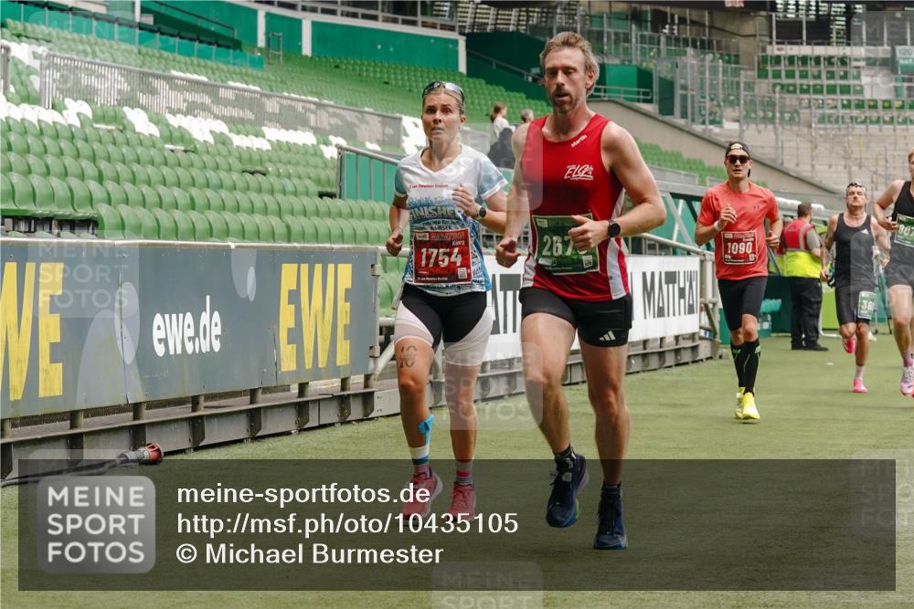 13.09.2026 - 21. swb-Marathon Bremen Michael Burmester http://msf.ph/oto/10435105 13.09.2026 12:37:25 Laufen im Stadion 346, 365, 466, 658, 850, 895, 1090, 1118, 1288, 1385, 1485, 1583, 1604, 1754, 2073, 2585, 2670, 3617, 7244, 7650, 7768, 8075, 8081, 8729, 9522, 9617, 13033, 250, 272, 299, 525, 919, 1089, 1212, 2072, 5428, 7741 meine-sportfotos.de