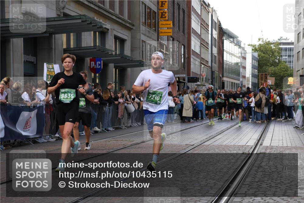 13.09.2026 - 21. swb-Marathon Bremen Strokosch-Dieckow http://msf.ph/oto/10435115 13.09.2026 13:13:41 Ziel 524, 670, 683, 1433, 1613, 1704, 1707, 1937, 2422, 2701, 2824, 3236, 5443, 5593, 5610, 6145, 6451, 7029, 7210, 7283, 7435, 7963, 8118, 8886, 9426, 9635, 9884, 10105, 779, 2130, 2360, 2401, 2767, 2882, 3413, 6407, 7493, 7707, 8477, 8568, 8840, 8963, 9442, 9884, 13099 meine-sportfotos.de