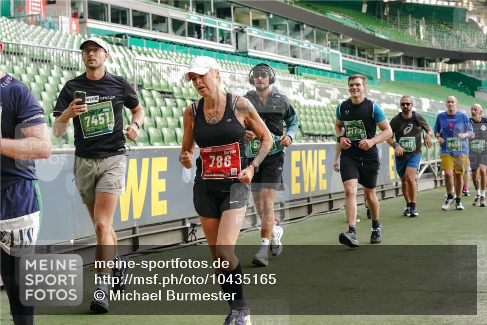 13.09.2026 - 21. swb-Marathon Bremen Michael Burmester http://msf.ph/oto/10435165 13.09.2026 13:33:48 Laufen im Stadion 155, 350, 428, 490, 594, 679, 709, 765, 786, 787, 916, 1001, 1026, 1048, 1051, 1098, 1292, 1377, 1444, 1557, 1560, 1591, 1592, 1607, 1661, 1703, 1760, 1772, 1827, 1923, 1996, 2077, 2132, 2226, 2230, 2231, 2320, 2374, 2399, 2400, 2451, 2456, 2479, 2511, 2514, 2515, 2539, 2543, 2616, 2630, 2641, 2649, 2718, 2735, 2757, 2769, 2787, 2848, 2982, 3014, 3345, 3443, 3503, 3547, 3577, 3601, 3614, 3660, 3708, 3709, 3720, 3797, 3875, 3901, 3911, 3952, 4001, 4014 meine-sportfotos.de