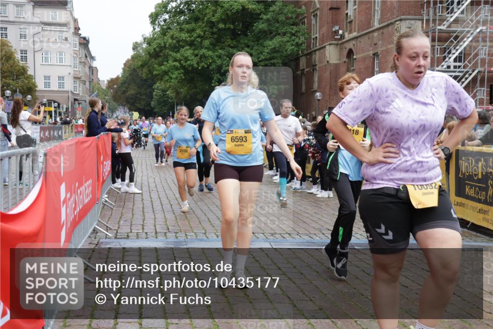 13.09.2026 - Kiel Lauf Yannick Fuchs http://msf.ph/oto/10435177 13.09.2026 09:49:00 Ziel 830, 3418, 3550, 4961, 6065, 6278, 6362, 6593, 8844, 9058, 9219, 9691, 10092, 11294, 11411, 12614, 467, 1493, 1547, 1731, 2047, 2663, 2676, 2852, 2921, 2943, 3509, 3843, 5784, 6239, 7071, 7432, 7448, 8455, 9209, 9382, 9384, 10458, 10729, 10961, 11054, 11184, 11694, 221, 784, 1559, 1561, 2115, 2592, 2626, 2731, 2867, 3094, 4173, 4333, 4364, 4962, 8617, 8681, 8869, 9001, 10150, 11190, 11322, 11989, 11990, 1493, 4350, 5185, 5518 meine-sportfotos.de