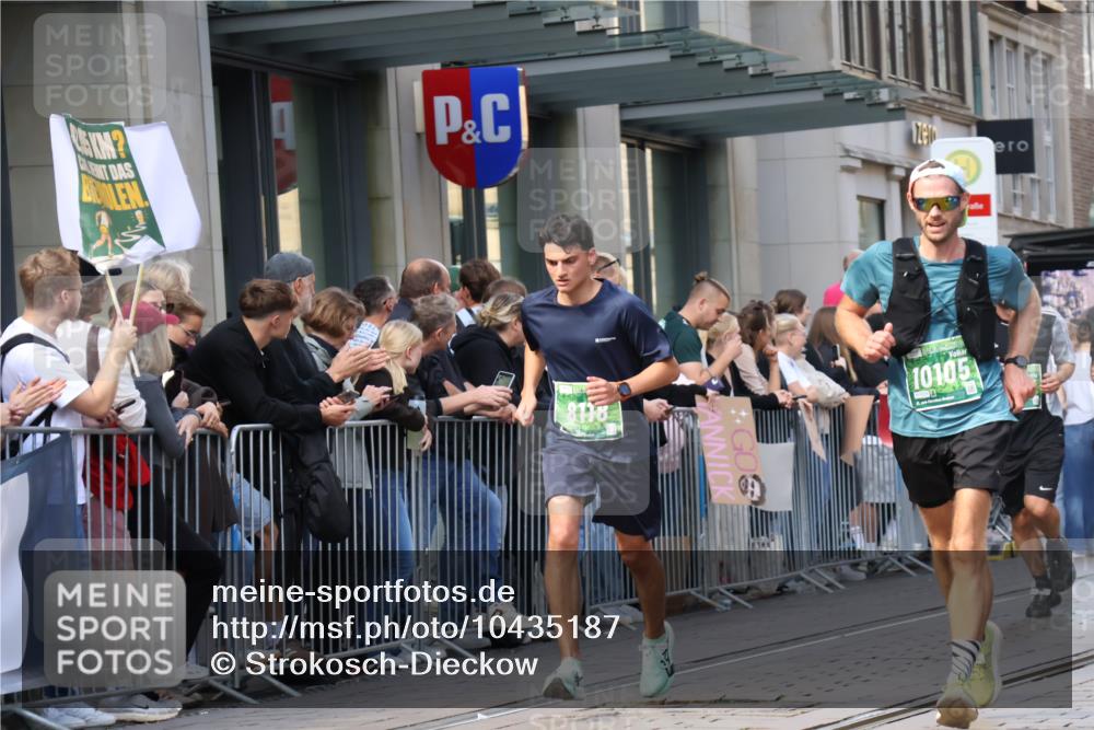 13.09.2026 - 21. swb-Marathon Bremen Strokosch-Dieckow http://msf.ph/oto/10435187 13.09.2026 13:13:44 Ziel 235, 524, 670, 683, 1433, 1613, 1707, 1937, 1998, 2084, 2422, 2701, 2824, 2922, 3236, 5443, 5593, 5610, 6145, 6451, 7029, 7210, 7283, 7435, 7963, 8118, 8886, 9426, 9635, 10105, 779, 1704, 2360, 2401, 2767, 2882, 3413, 6407, 6451, 7493, 7707, 8477, 8568, 8840, 8963, 9442, 9884, 13099 meine-sportfotos.de