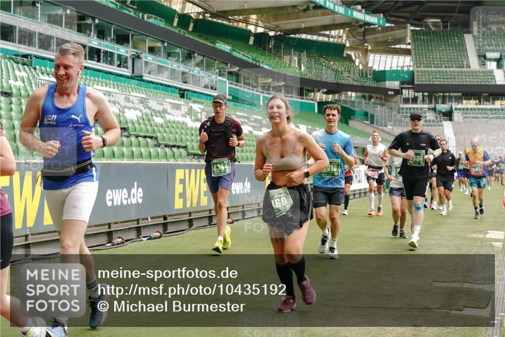 13.09.2026 - 21. swb-Marathon Bremen Michael Burmester http://msf.ph/oto/10435192 13.09.2026 13:05:23 Laufen im Stadion 178, 209, 217, 244, 323, 394, 430, 534, 536, 565, 647, 784, 891, 900, 1073, 1239, 1243, 1274, 1307, 1308, 1343, 1373, 1380, 1456, 1533, 1581, 1627, 1653, 1656, 1687, 1780, 1914, 1932, 1941, 2023, 2076, 2089, 2126, 2241, 2244, 2265, 2301, 2310, 2355, 2369, 2393, 2430, 2452, 2464, 2602, 2723, 2742, 2764, 2867, 2872, 2891, 2910, 2919, 2957, 2959, 2985, 3028, 3030, 3115, 3217, 3278, 3320, 3343, 3419, 3425, 3444, 3485, 3521, 3796, 3909, 242 meine-sportfotos.de