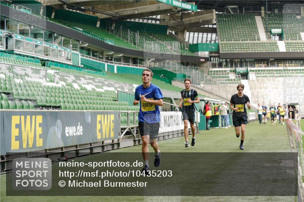 13.09.2026 - 21. swb-Marathon Bremen Michael Burmester http://msf.ph/oto/10435203 13.09.2026 10:25:34 Laufen im Stadion 10143, 10210, 10228, 10312, 10328, 10336, 10337, 10342, 10346, 10358, 10398, 10447, 10454, 10456, 10593, 10632, 10735, 10742, 10775, 10806, 10816, 10861, 10866, 10972, 10987, 10988, 11015, 11019, 11020, 11088, 11108, 11143, 11155, 11187, 11199, 11209, 11232, 11265, 11312, 11375, 11442, 11447, 11468, 11527, 11607, 11615, 11630, 11632, 11704, 11758, 11779, 11826, 11895, 11948, 12246, 12281, 12406, 12426, 12442, 12525, 13520, 13585 meine-sportfotos.de