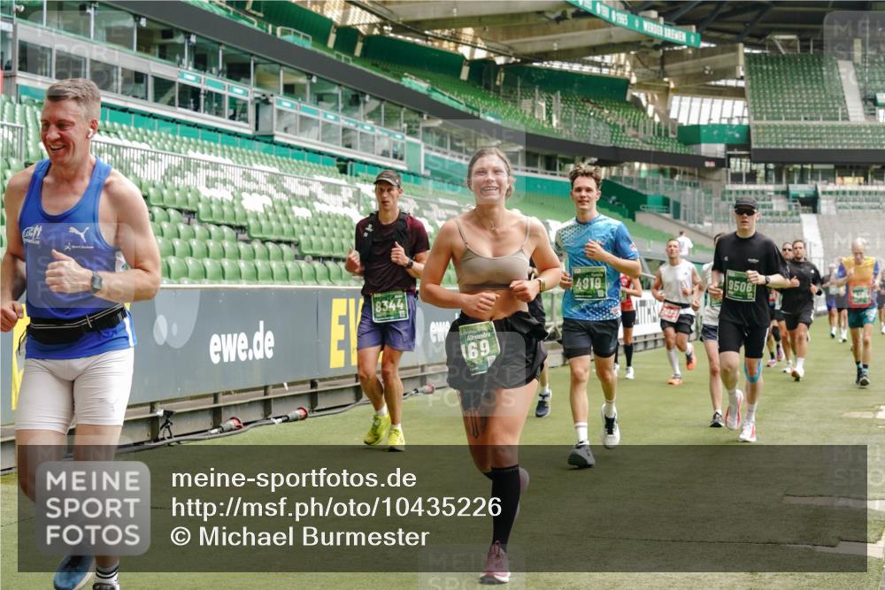 13.09.2026 - 21. swb-Marathon Bremen Michael Burmester http://msf.ph/oto/10435226 13.09.2026 13:05:23 Laufen im Stadion 178, 209, 217, 244, 323, 394, 430, 534, 536, 565, 647, 784, 891, 900, 1073, 1239, 1243, 1274, 1307, 1308, 1343, 1373, 1380, 1456, 1533, 1581, 1627, 1653, 1656, 1687, 1780, 1914, 1932, 1941, 2023, 2076, 2089, 2126, 2241, 2244, 2265, 2301, 2310, 2355, 2369, 2393, 2430, 2452, 2464, 2602, 2723, 2742, 2764, 2867, 2872, 2891, 2910, 2919, 2957, 2959, 2985, 3028, 3030, 3115, 3217, 3278, 3320, 3343, 3419, 3425, 3444, 3485, 3521, 3796, 3909, 242 meine-sportfotos.de