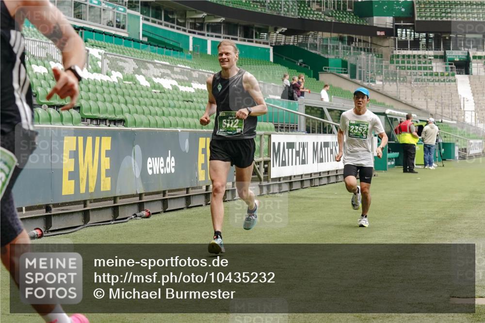 13.09.2026 - 21. swb-Marathon Bremen Michael Burmester http://msf.ph/oto/10435232 13.09.2026 12:37:31 Laufen im Stadion 346, 365, 466, 658, 850, 895, 1090, 1118, 1288, 1385, 1485, 1583, 1604, 1754, 2073, 2141, 2585, 2670, 3617, 7244, 7650, 7768, 8075, 8077, 8081, 8729, 9522, 9617, 250, 272, 299, 525, 919, 1089, 1212, 2072, 5428, 7741 meine-sportfotos.de