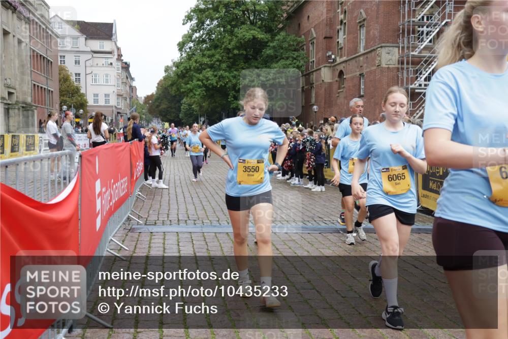 13.09.2026 - Kiel Lauf Yannick Fuchs http://msf.ph/oto/10435233 13.09.2026 09:49:03 Ziel 1559, 1561, 2867, 3418, 3550, 4333, 4961, 6065, 6278, 6362, 6593, 8844, 9001, 9058, 9219, 9691, 10092, 11190, 11294, 11322, 11411, 12614, 467, 830, 1547, 1731, 2047, 2663, 2676, 2852, 2921, 2943, 3509, 3843, 5784, 6239, 6362, 7071, 7432, 7448, 8455, 9209, 9382, 9384, 10458, 10729, 10961, 11054, 11184, 11694, 221, 784, 2115, 2592, 2626, 2731, 2919, 3094, 4173, 4364, 4962, 8617, 8681, 8869, 10145, 10150, 11989, 11990, 1493, 4350, 5518 meine-sportfotos.de