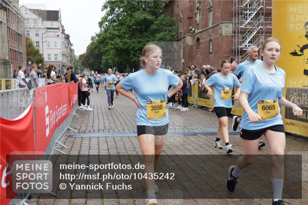 13.09.2026 - Kiel Lauf Yannick Fuchs http://msf.ph/oto/10435242 13.09.2026 09:49:03 Ziel 1559, 1561, 2867, 3418, 3550, 4333, 4961, 6065, 6278, 6362, 6593, 8844, 9001, 9058, 9219, 9691, 10092, 11190, 11294, 11322, 11411, 12614, 467, 830, 1547, 1731, 2047, 2663, 2676, 2852, 2921, 2943, 3509, 3843, 5784, 6239, 6362, 7071, 7432, 7448, 8455, 9209, 9382, 9384, 10458, 10729, 10961, 11054, 11184, 11694, 221, 784, 2115, 2592, 2626, 2731, 2919, 3094, 4173, 4364, 4962, 8617, 8681, 8869, 10145, 10150, 11989, 11990, 1493, 4350, 5518 meine-sportfotos.de