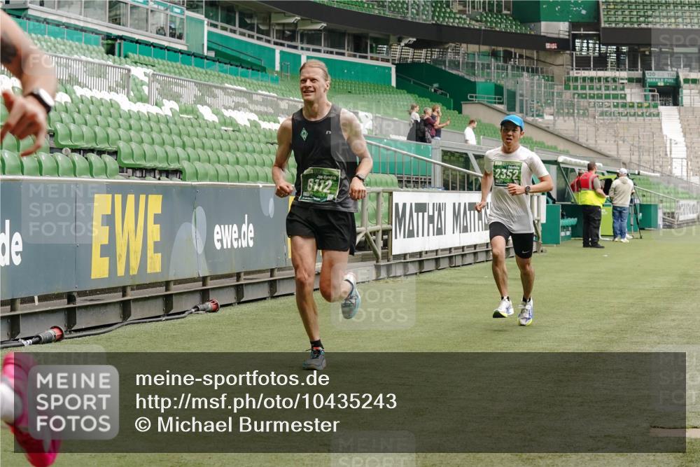 13.09.2026 - 21. swb-Marathon Bremen Michael Burmester http://msf.ph/oto/10435243 13.09.2026 12:37:31 Laufen im Stadion 346, 365, 466, 658, 850, 895, 1090, 1118, 1288, 1385, 1485, 1583, 1604, 1754, 2073, 2141, 2585, 2670, 3617, 7244, 7650, 7768, 8075, 8077, 8081, 8729, 9522, 9617, 250, 272, 299, 525, 919, 1089, 1212, 2072, 5428, 7741 meine-sportfotos.de