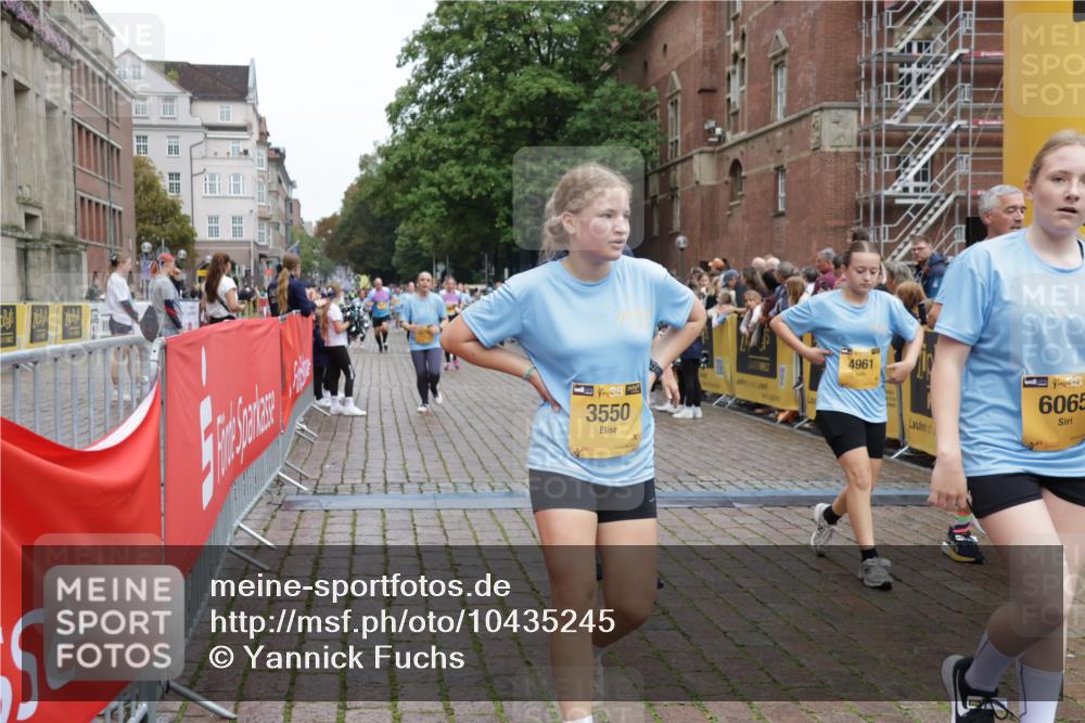 13.09.2026 - Kiel Lauf Yannick Fuchs http://msf.ph/oto/10435245 13.09.2026 09:49:03 Ziel 1559, 1561, 2867, 3418, 3550, 4333, 4961, 6065, 6278, 6362, 6593, 8844, 9001, 9058, 9219, 9691, 10092, 11190, 11294, 11322, 11411, 12614, 467, 830, 1547, 1731, 2047, 2663, 2676, 2852, 2921, 2943, 3509, 3843, 5784, 6239, 6362, 7071, 7432, 7448, 8455, 9209, 9382, 9384, 10458, 10729, 10961, 11054, 11184, 11694, 221, 784, 2115, 2592, 2626, 2731, 2919, 3094, 4173, 4364, 4962, 8617, 8681, 8869, 10145, 10150, 11989, 11990, 1493, 4350, 5518 meine-sportfotos.de