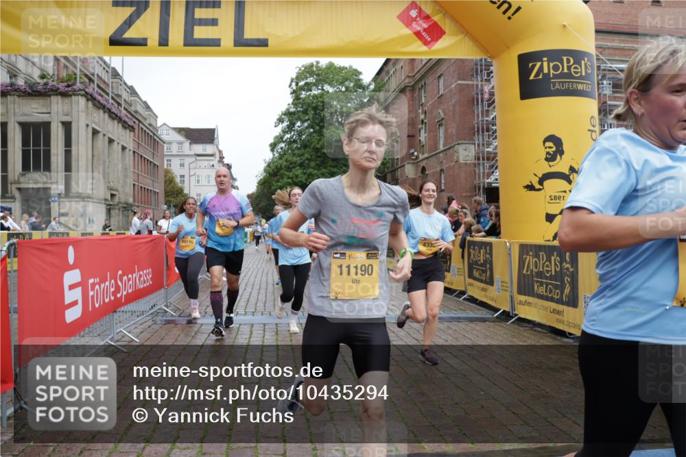 13.09.2026 - Kiel Lauf Yannick Fuchs http://msf.ph/oto/10435294 13.09.2026 09:49:12 Ziel 221, 1559, 1561, 2115, 2592, 2626, 2731, 2867, 3094, 4173, 4333, 6278, 8617, 8681, 9001, 10150, 11190, 11322, 11411, 11989, 11990, 467, 830, 1547, 2047, 2663, 2676, 2852, 2921, 3418, 3509, 3550, 3843, 4961, 5784, 6065, 6239, 6362, 6593, 7071, 7432, 7448, 8844, 9058, 9209, 9219, 9382, 9384, 9691, 10092, 10458, 10729, 10961, 11054, 11184, 11294, 11411, 11694, 12614, 784, 2065, 2327, 2919, 3785, 4363, 4364, 4376, 4711, 4962, 5404, 8869, 10145, 12492, 12632, 467, 1731, 7071 meine-sportfotos.de