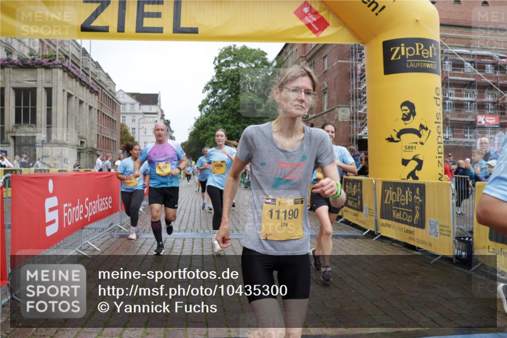 13.09.2026 - Kiel Lauf Yannick Fuchs http://msf.ph/oto/10435300 13.09.2026 09:49:12 Ziel 221, 1559, 1561, 2115, 2592, 2626, 2731, 2867, 3094, 4173, 4333, 6278, 8617, 8681, 9001, 10150, 11190, 11322, 11411, 11989, 11990, 467, 830, 1547, 2047, 2663, 2676, 2852, 2921, 3418, 3509, 3550, 3843, 4961, 5784, 6065, 6239, 6362, 6593, 7071, 7432, 7448, 8844, 9058, 9209, 9219, 9382, 9384, 9691, 10092, 10458, 10729, 10961, 11054, 11184, 11294, 11411, 11694, 12614, 784, 2065, 2327, 2919, 3785, 4363, 4364, 4376, 4711, 4962, 5404, 8869, 10145, 12492, 12632, 467, 1731, 7071 meine-sportfotos.de