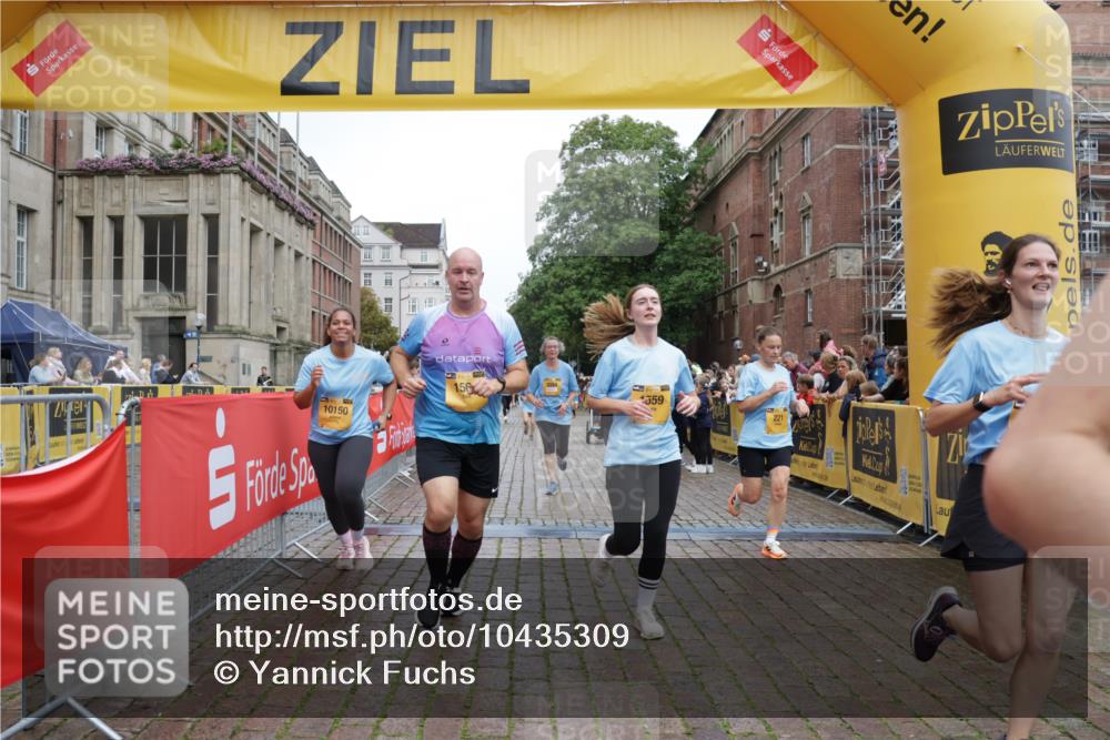 13.09.2026 - Kiel Lauf Yannick Fuchs http://msf.ph/oto/10435309 13.09.2026 09:49:12 Ziel 221, 1559, 1561, 2115, 2592, 2626, 2731, 2867, 3094, 4173, 4333, 6278, 8617, 8681, 9001, 10150, 11190, 11322, 11411, 11989, 11990, 467, 830, 1547, 2047, 2663, 2676, 2852, 2921, 3418, 3509, 3550, 3843, 4961, 5784, 6065, 6239, 6362, 6593, 7071, 7432, 7448, 8844, 9058, 9209, 9219, 9382, 9384, 9691, 10092, 10458, 10729, 10961, 11054, 11184, 11294, 11411, 11694, 12614, 784, 2065, 2327, 2919, 3785, 4363, 4364, 4376, 4711, 4962, 5404, 8869, 10145, 12492, 12632, 467, 1731, 7071 meine-sportfotos.de